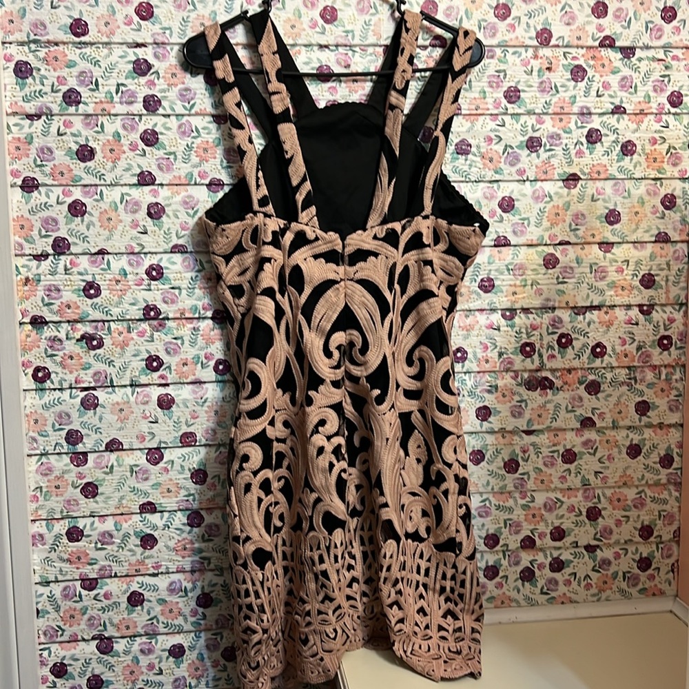 Dress - Picture 5 of 5
